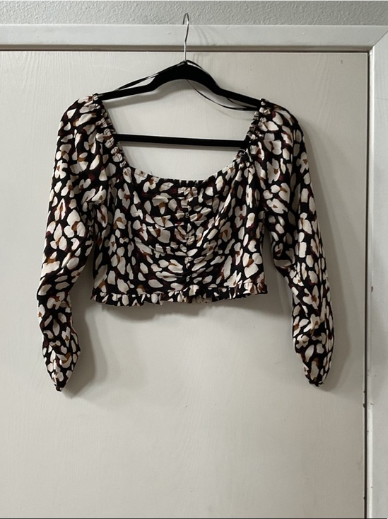 Forever 21 Tops - Forever 21 Black, Cream & Brown Printed Ruched Crop Top